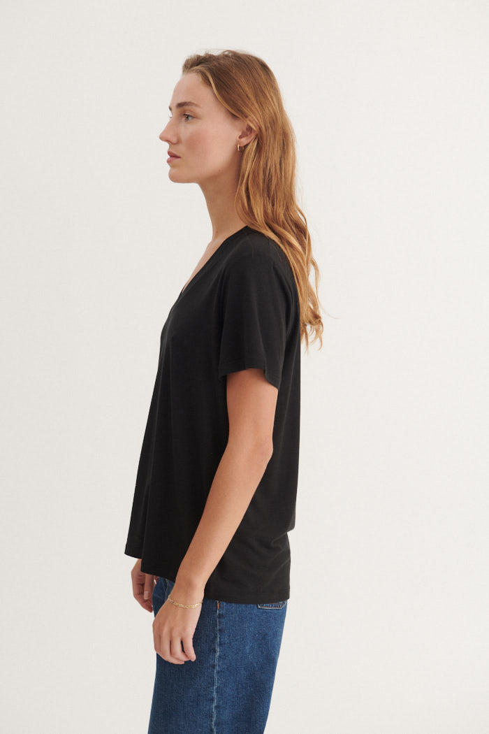 Basic Apparel Joline V-neck T-shirts 001 Black