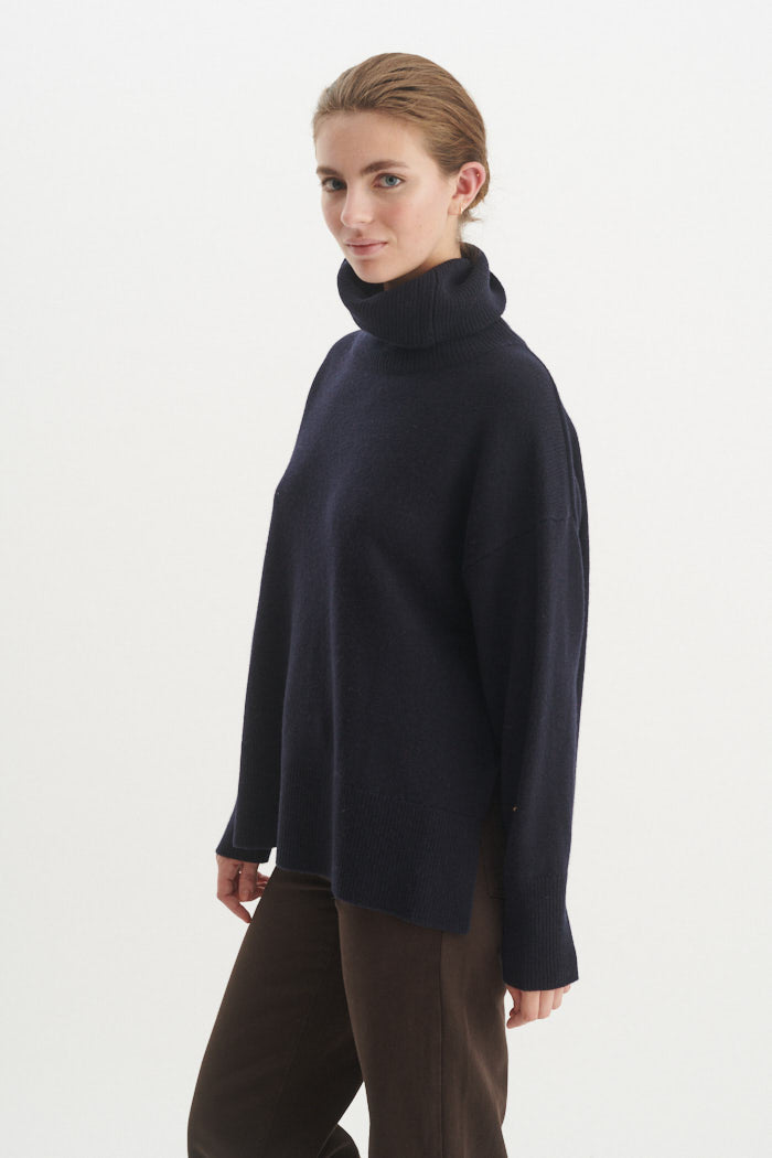 Basic Apparel Liz T-Neck Sweaters 048 Navy