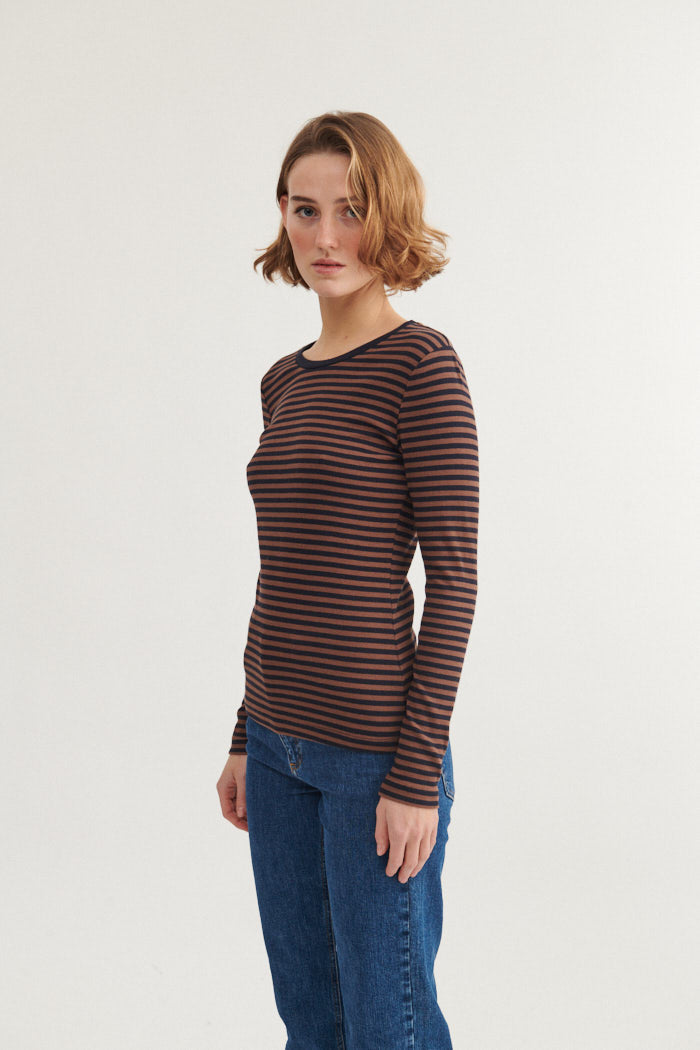 Basic Apparel Ludmilla LS Tee T-shirts 692 Carafe / Black