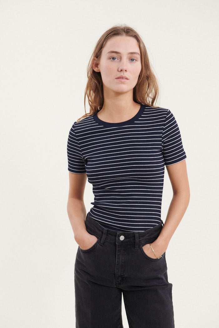 Basic Apparel Ludmilla O-Neck T-shirts 703 Black / bright white