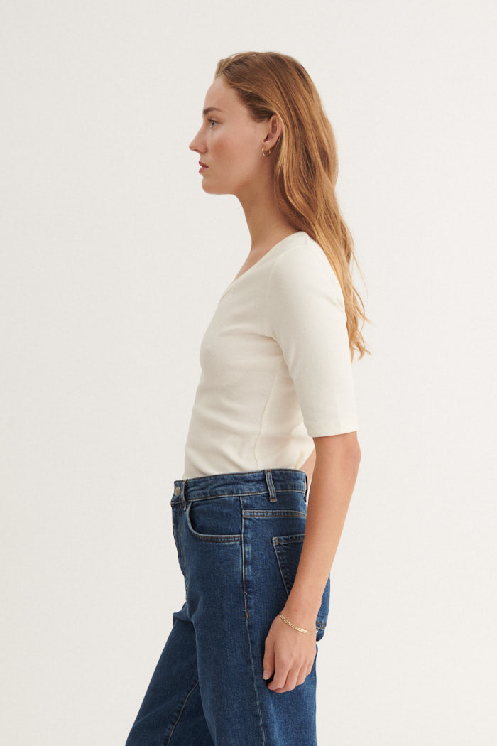 Basic Apparel Ludmilla V-Neck T-shirts 330 Whisper White