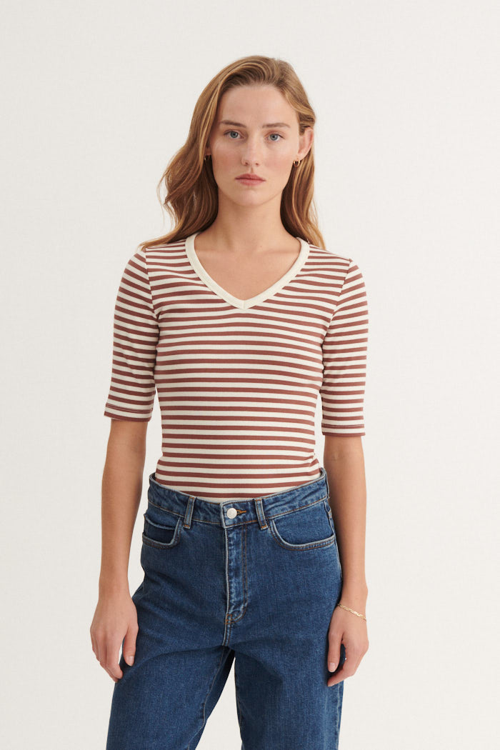 Basic Apparel Ludmilla V-Neck T-shirts 463 Whisper White/Mink