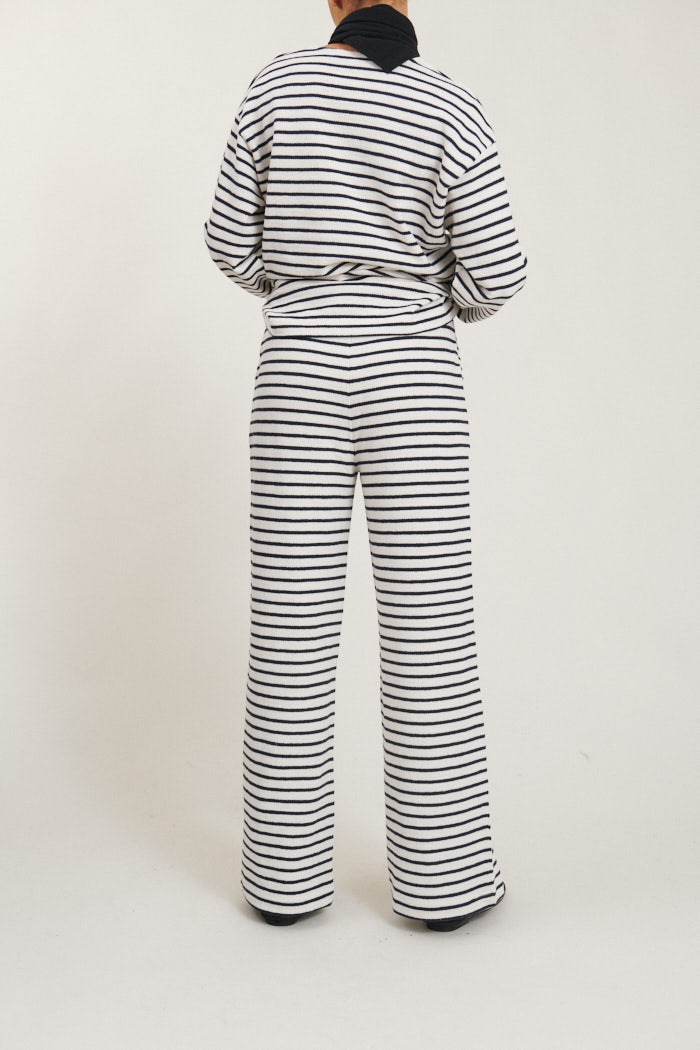 Basic Apparel Mint Loose Pants Sweatpants 705 whisper white / Sky captain