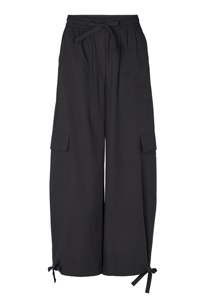 Basic Apparel Tilde Loose Cargo Pants Bukser 001 Black